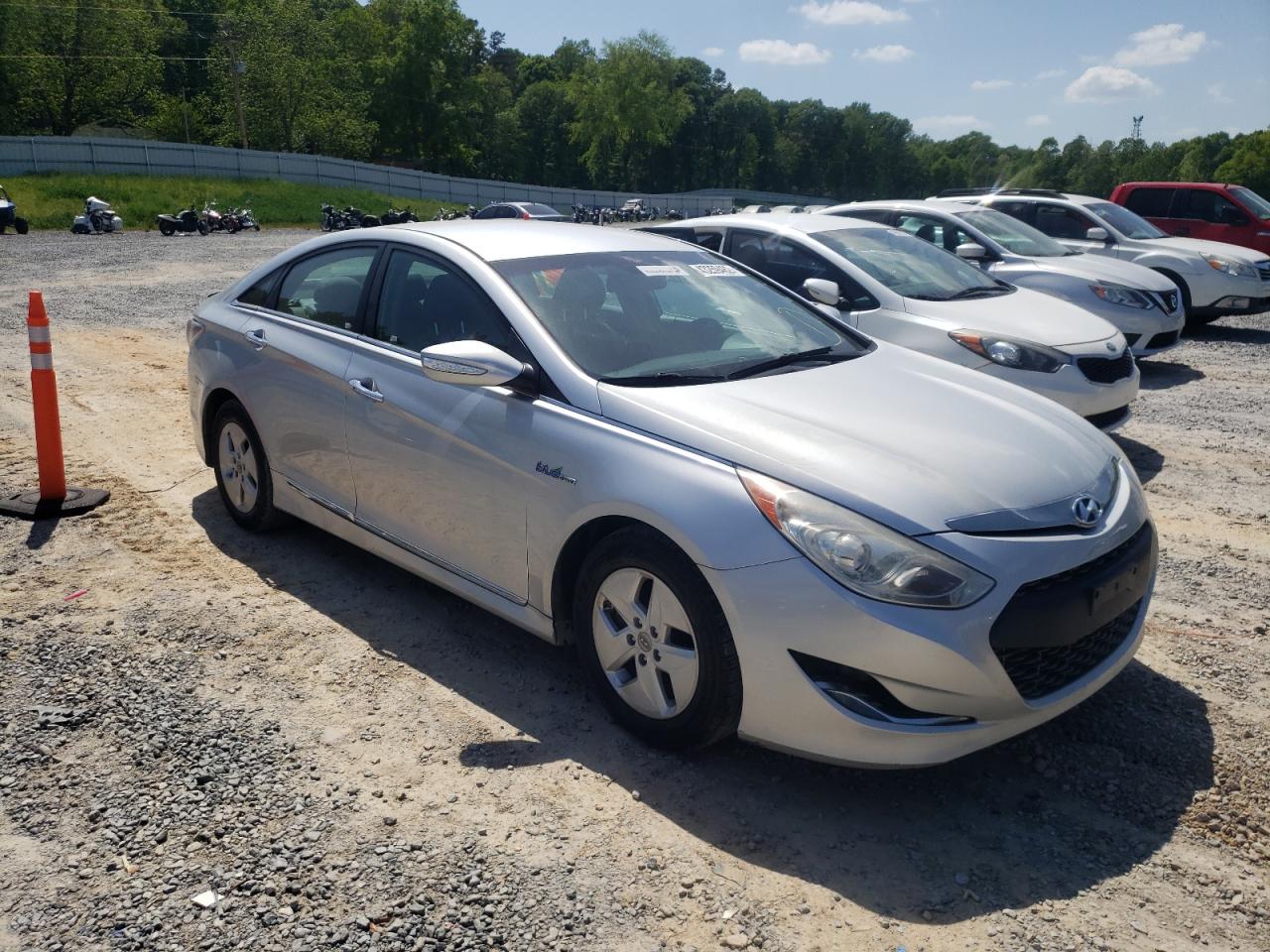 HYUNDAI SONATA HYB 2012 with VIN KMHEC4A42CA027961 - Photo from auction