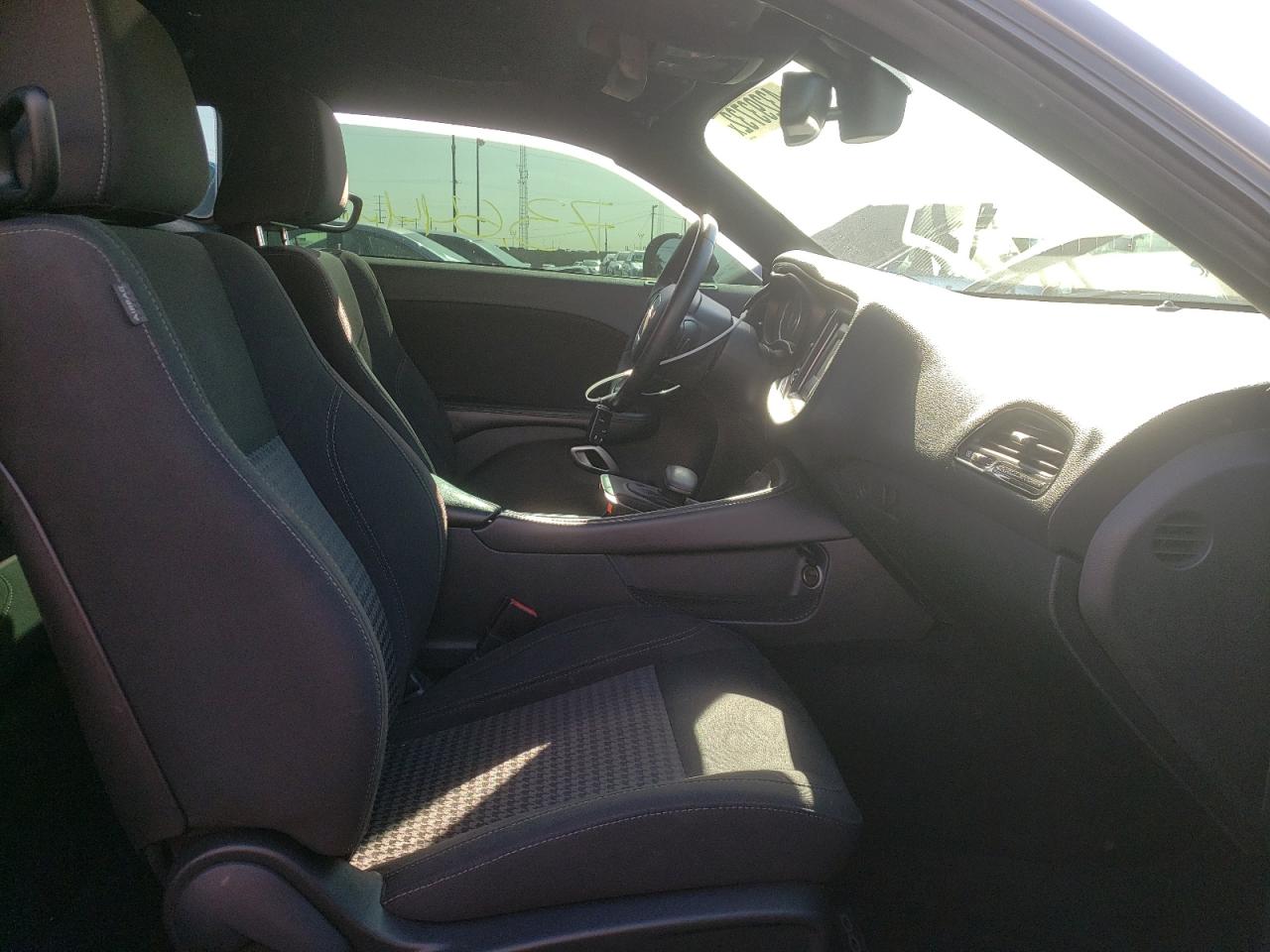 Photo 5 from auction – 2015 DODGE CHALLENGER with VIN 2C3CDZAT0FH711012
