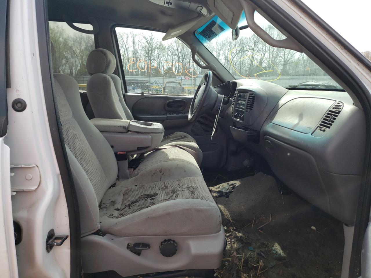 Photo 5 from auction – 2002 FORD F150 SUPER with VIN 1FTRW08L52KB51783