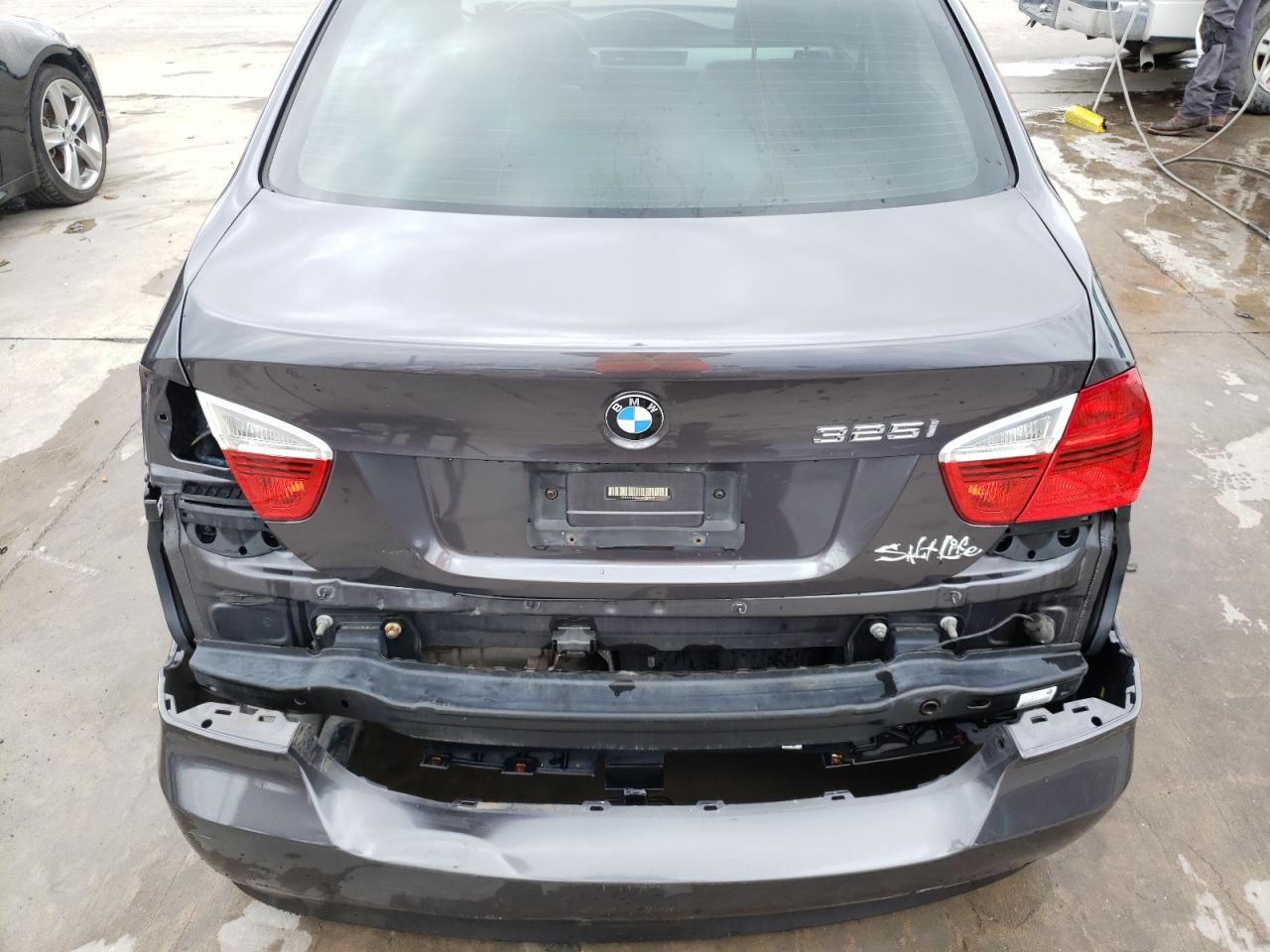 Photo 9 from auction – 2006 BMW 325 I with VIN WBAVB13586KR58519