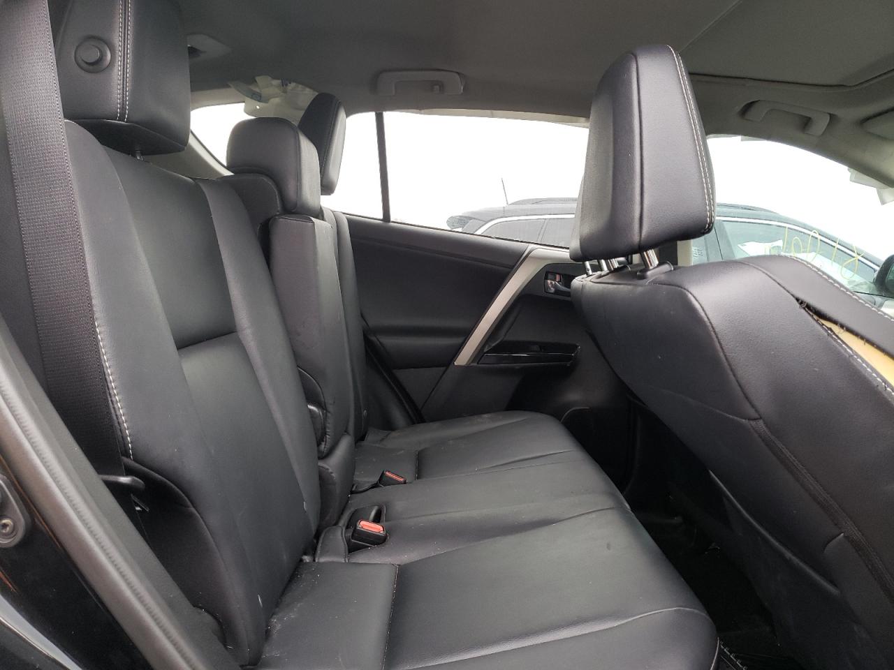 Photo 6 from auction – 2016 TOYOTA RAV4 LIMIT with VIN 2T3DFREV0GW477221