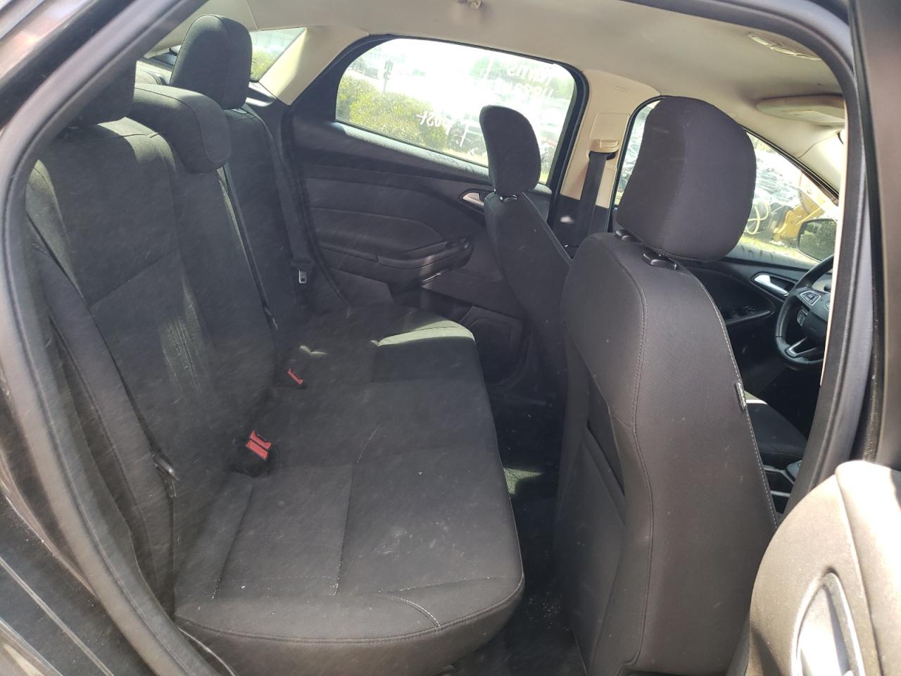 Photo 6 from auction – 2016 FORD FOCUS SE with VIN 1FADP3F29GL385449