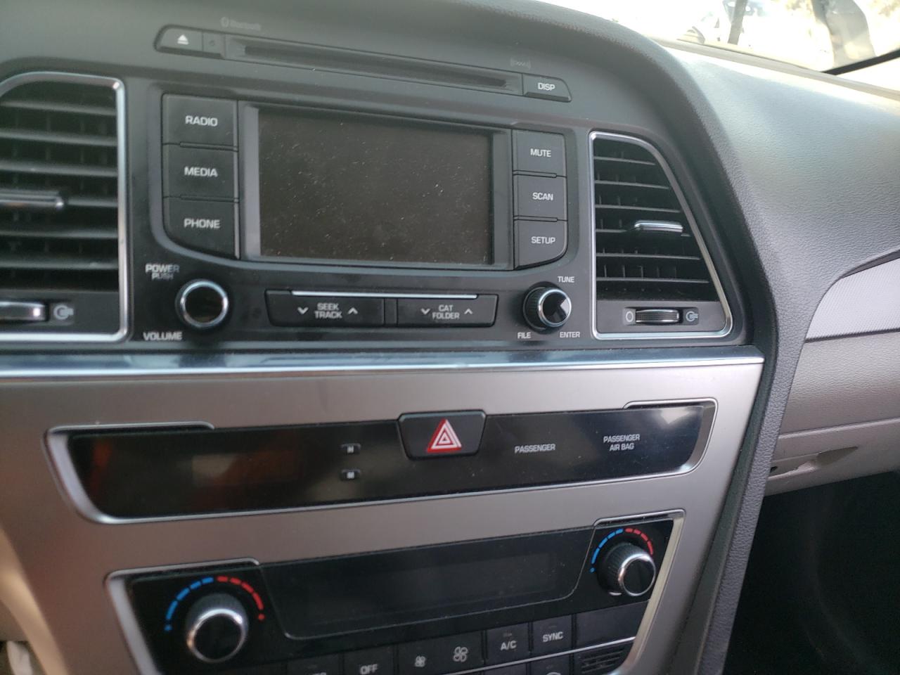 Photo 9 from auction – 2016 HYUNDAI SONATA HYB with VIN KMHE24L15GA011846