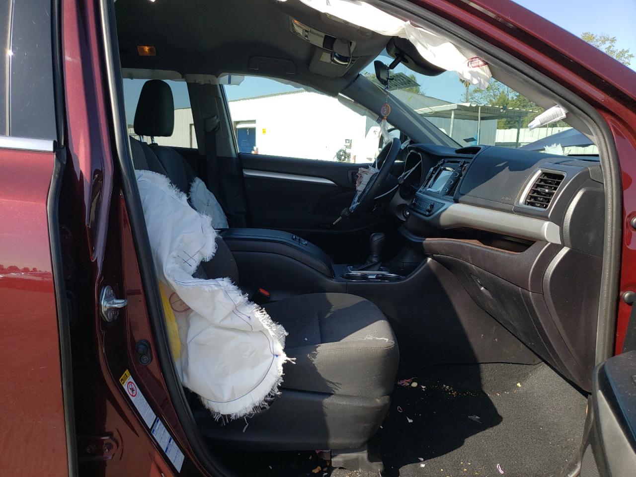 Photo 5 from auction – 2019 TOYOTA HIGHLANDER with VIN 5TDBZRFH6KS976784