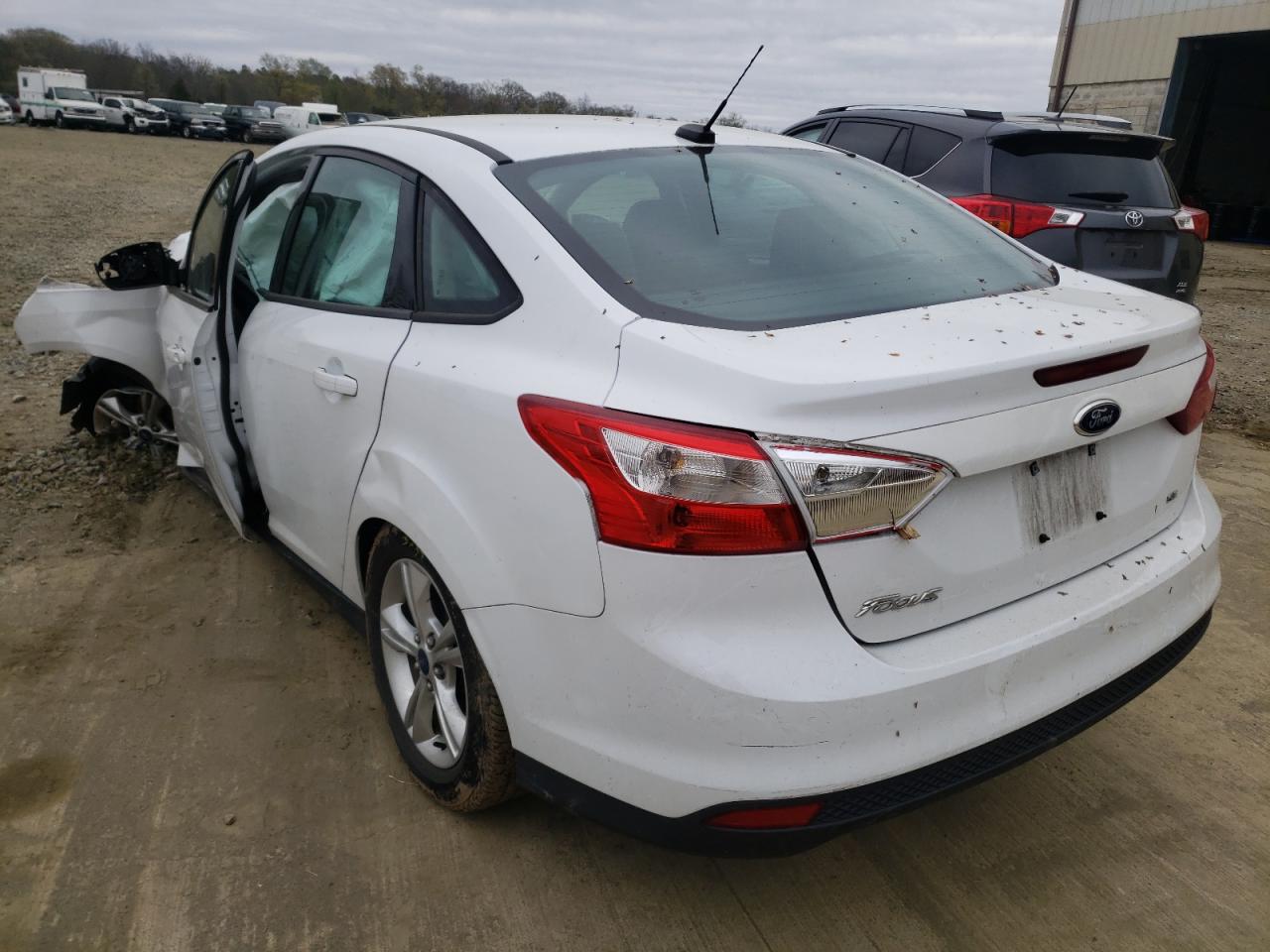 Photo 3 from auction – 2014 FORD FOCUS SE with VIN 1FADP3F23EL213690