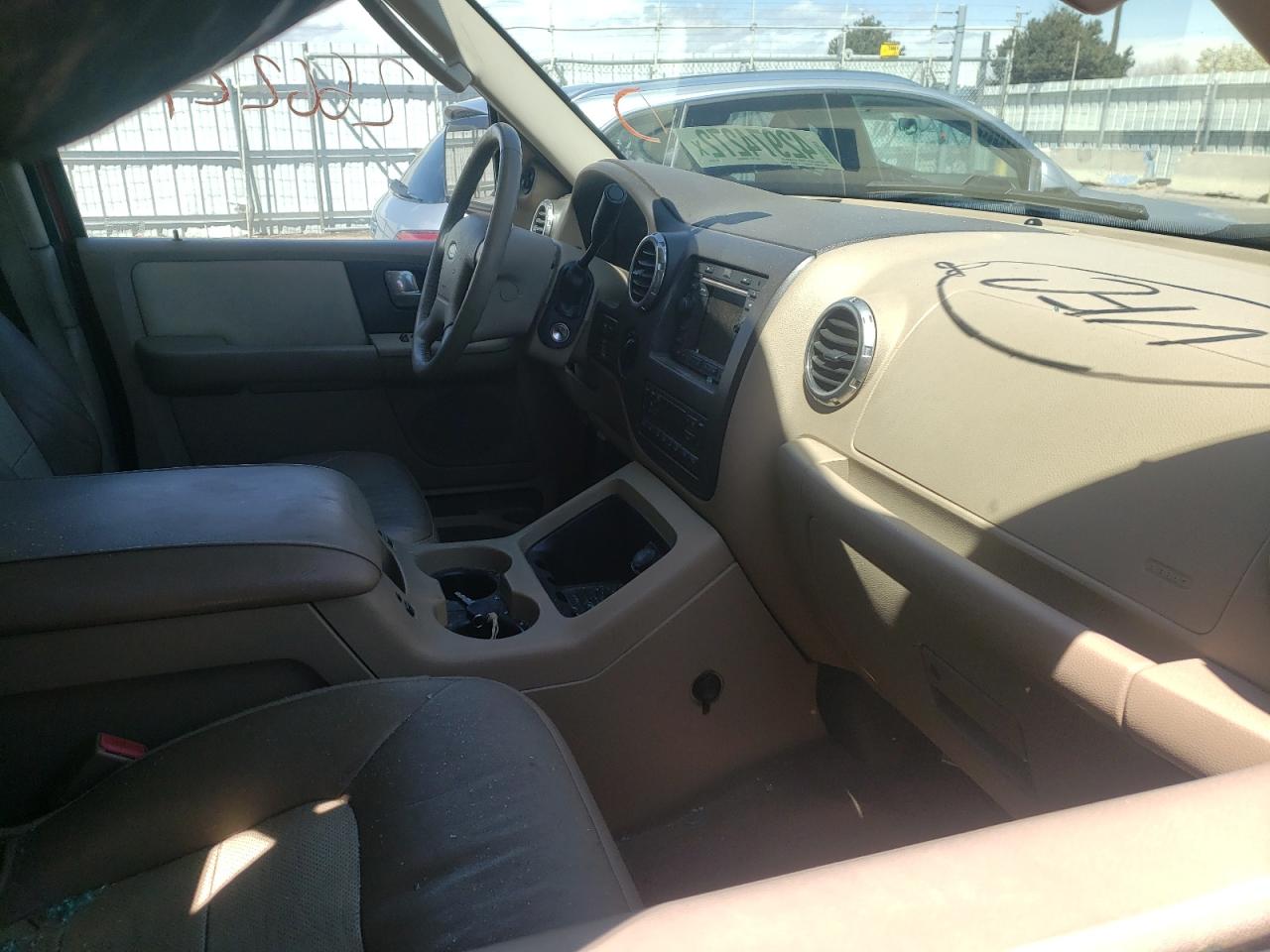 Photo 5 from auction – 2004 FORD EXPEDITION with VIN 1FMFU18L54LB21982