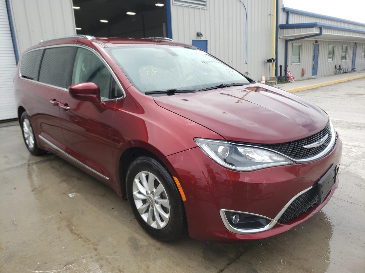 CHRYSLER PACIFICA T 2018 with VIN 2C4RC1BG3JR294967 - Photo from auction