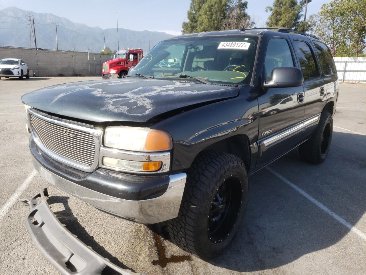 Photo 2 from auction – 2005 GMC YUKON with VIN 1GKEC13T65J150502