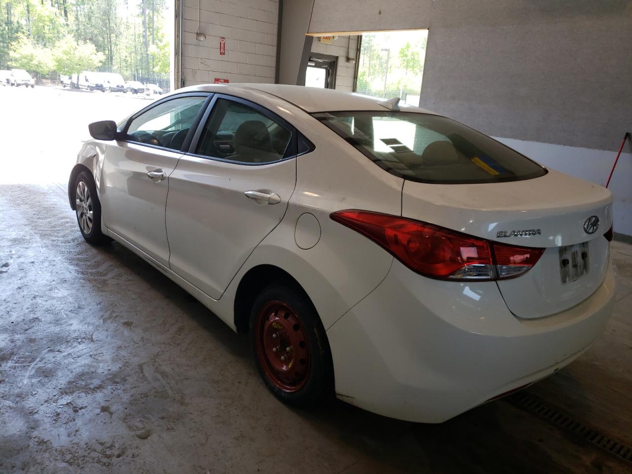 Photo 3 from auction – 2011 HYUNDAI ELANTRA GL with VIN 5NPDH4AE6BH014499
