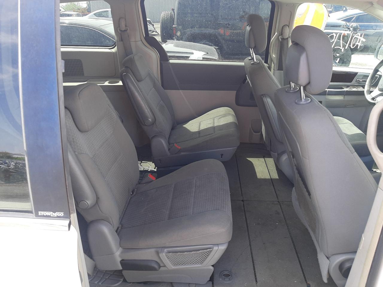 Photo 6 from auction – 2010 CHRYSLER TOWN & COU with VIN 2A4RR5D10AR493211