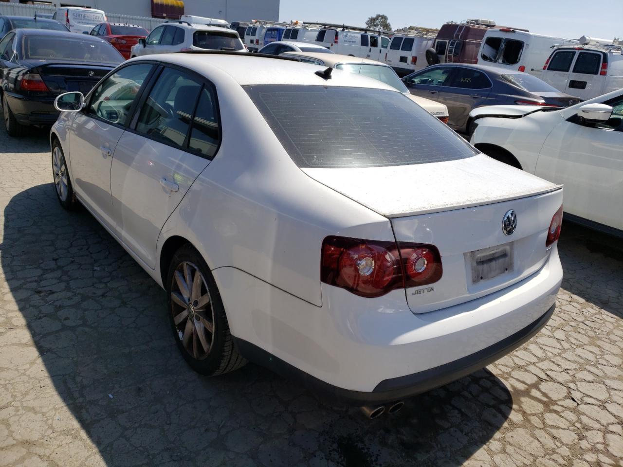 Photo 3 from auction – 2010 VOLKSWAGEN JETTA WOLF with VIN 3VWRA7AJ7AM025588