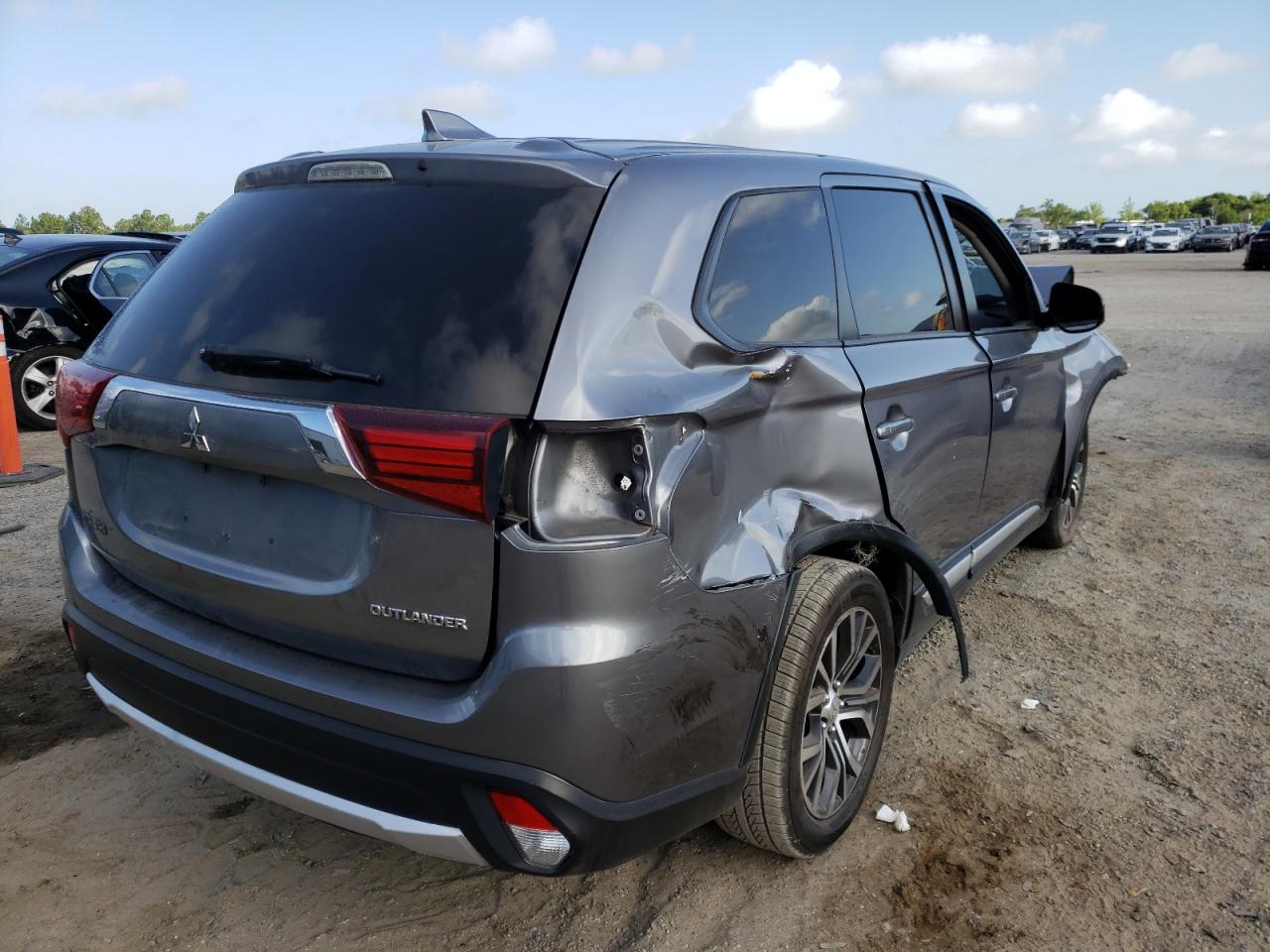 Photo 4 from auction – 2018 MITSUBISHI OUTLANDER with VIN JA4AD2A34JJ002031