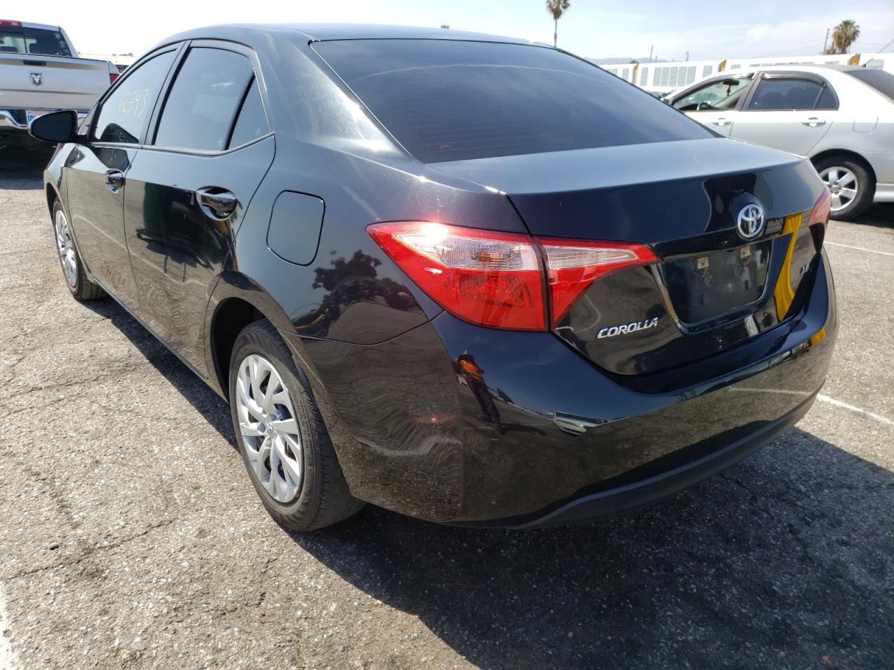 Photo 3 from auction – 2018 TOYOTA COROLLA L with VIN 5YFBURHE8JP816530