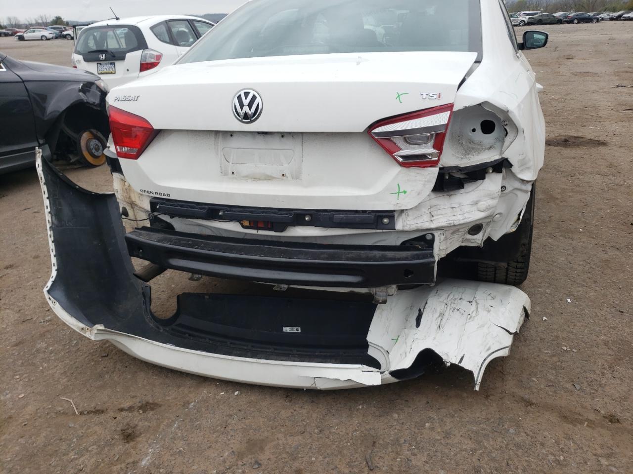 Photo 9 from auction – 2015 VOLKSWAGEN PASSAT S with VIN 1VWAT7A31FC083679