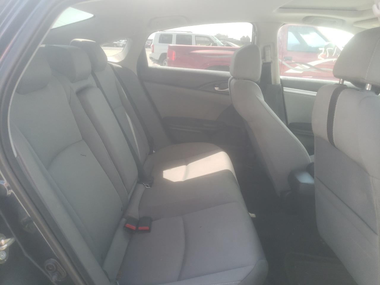 Foto 6 de la subasta – 2017 HONDA CIVIC EX con VIN 19XFC2F79HE026004