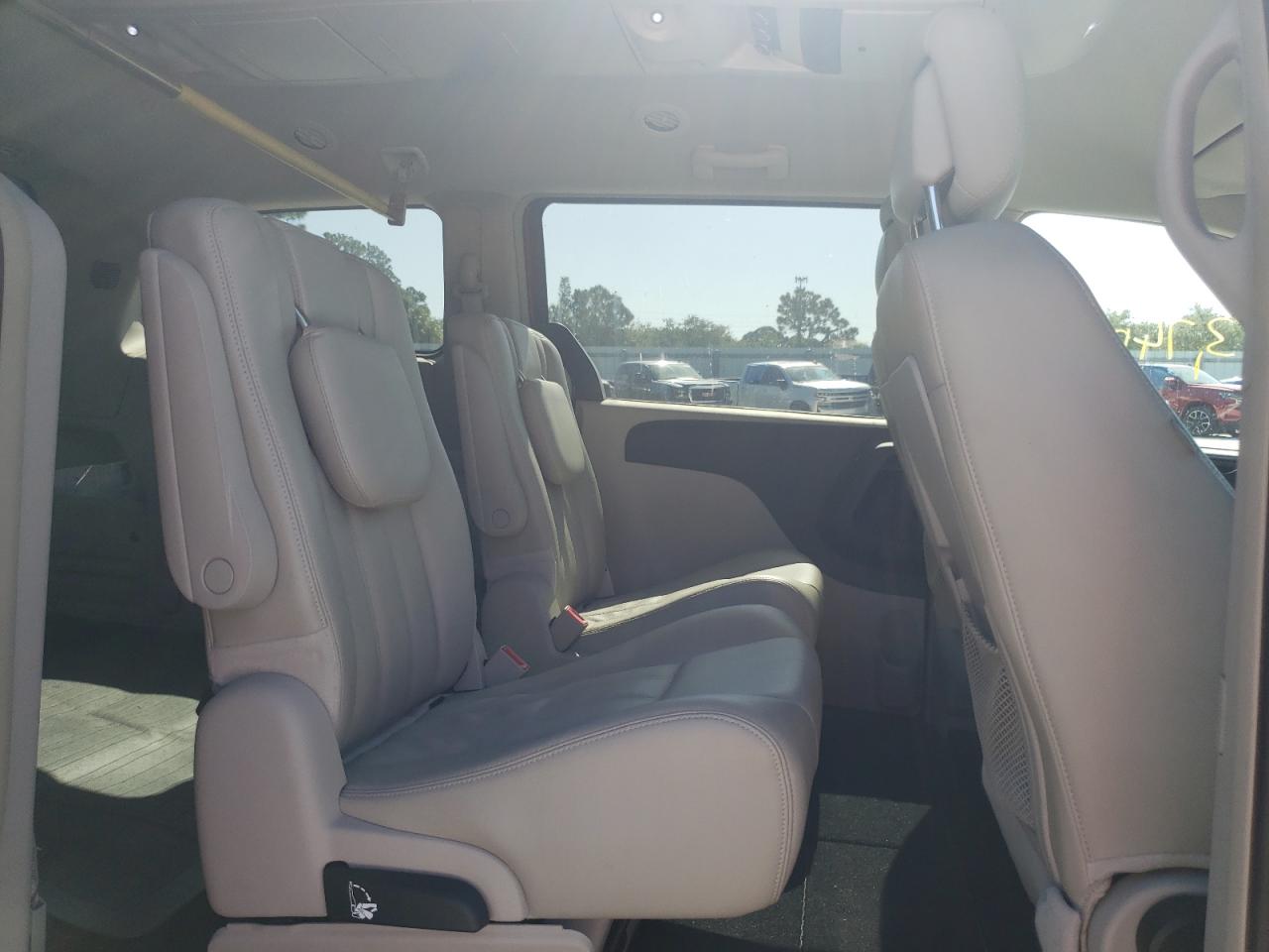 Photo 6 from auction – 2013 CHRYSLER TOWN & COU with VIN 2C4RC1BG8DR620153