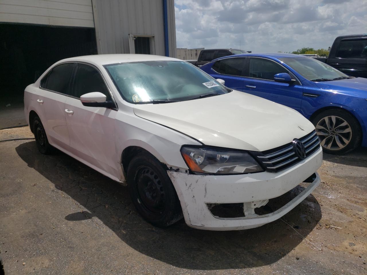VOLKSWAGEN PASSAT S 2015 with VIN 1VWAS7A39FC018551 - Photo from auction