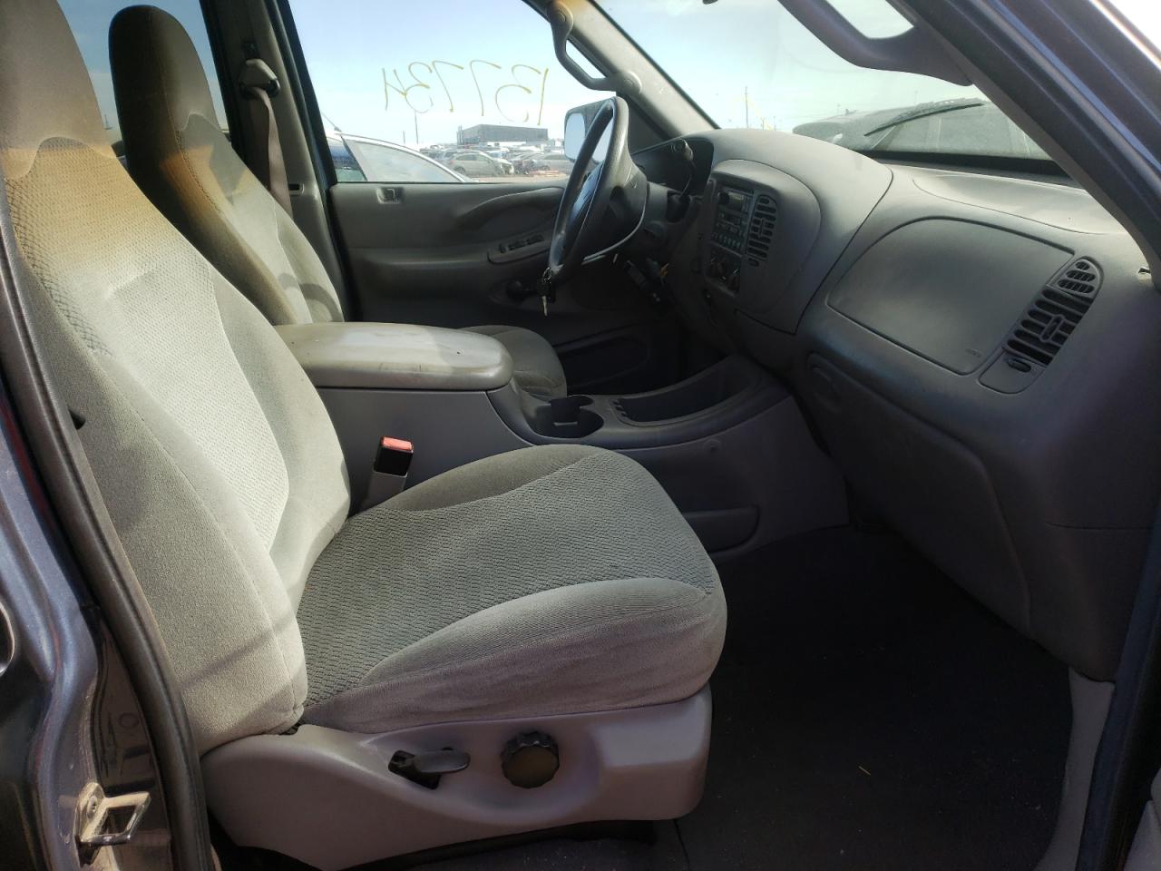 Photo 5 from auction – 2001 FORD EXPEDITION with VIN 1FMPU16L61LB11822