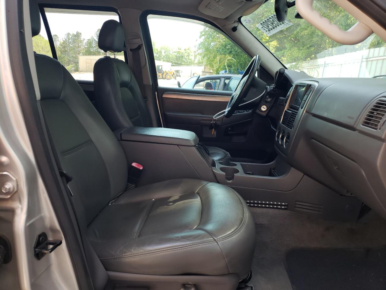Photo 5 from auction – 2003 FORD EXPLORER X with VIN 1FMZU63K33UB51080