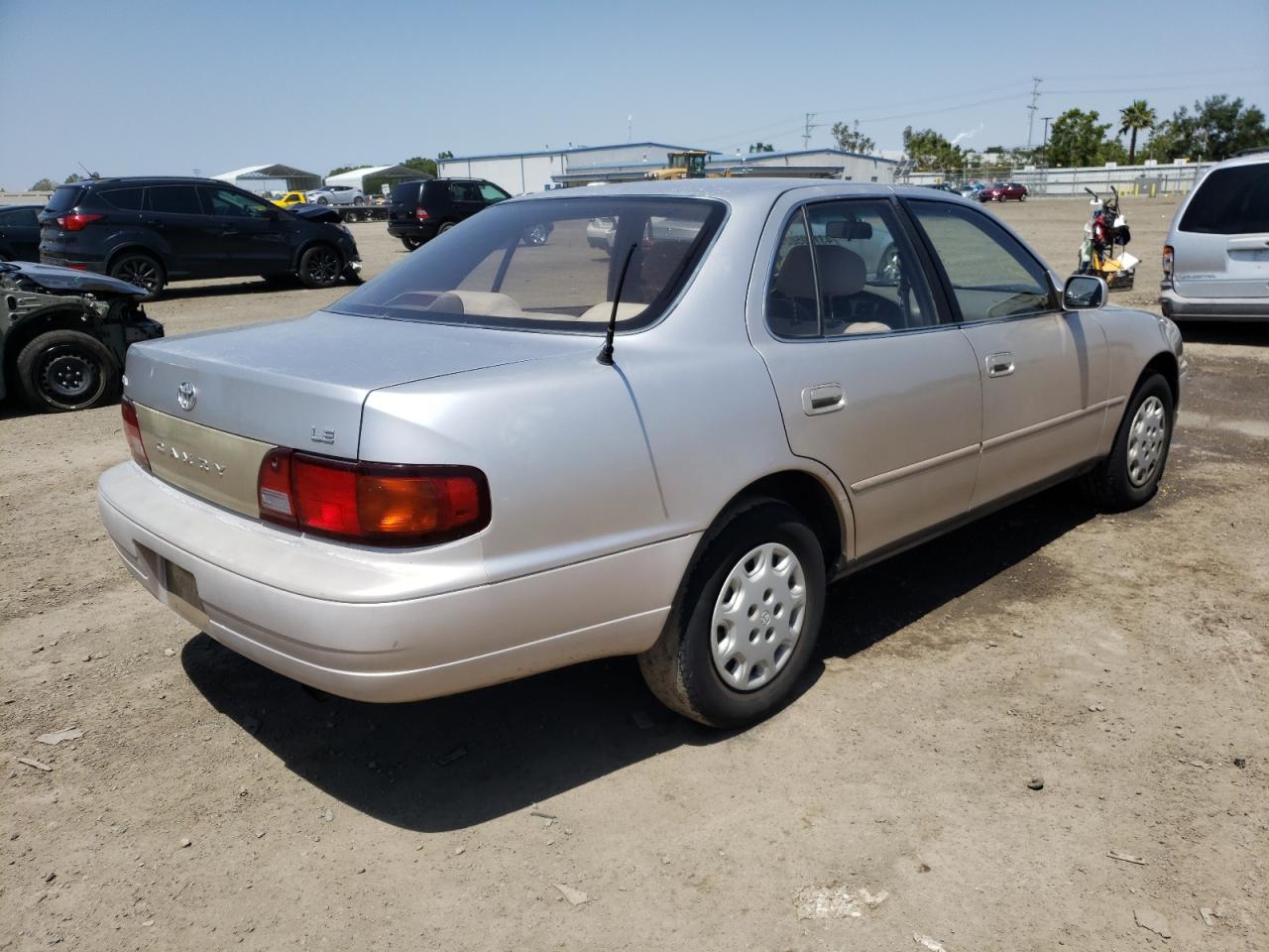 Photo 4 from auction – 1995 TOYOTA CAMRY LE with VIN JT2SK12E4S0335260