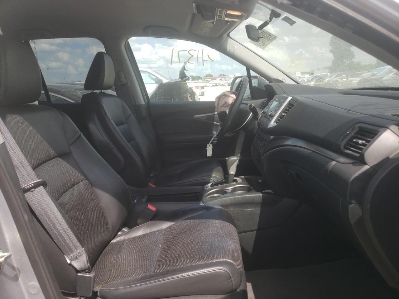 Photo 5 from auction – 2017 HONDA RIDGELINE with VIN 5FPYK2F55HB007705
