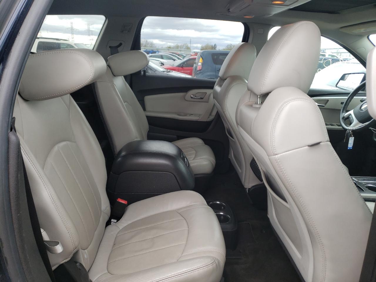 Photo 6 from auction – 2011 CHEVROLET TRAVERSE L with VIN 1GNKRLED6BJ203832