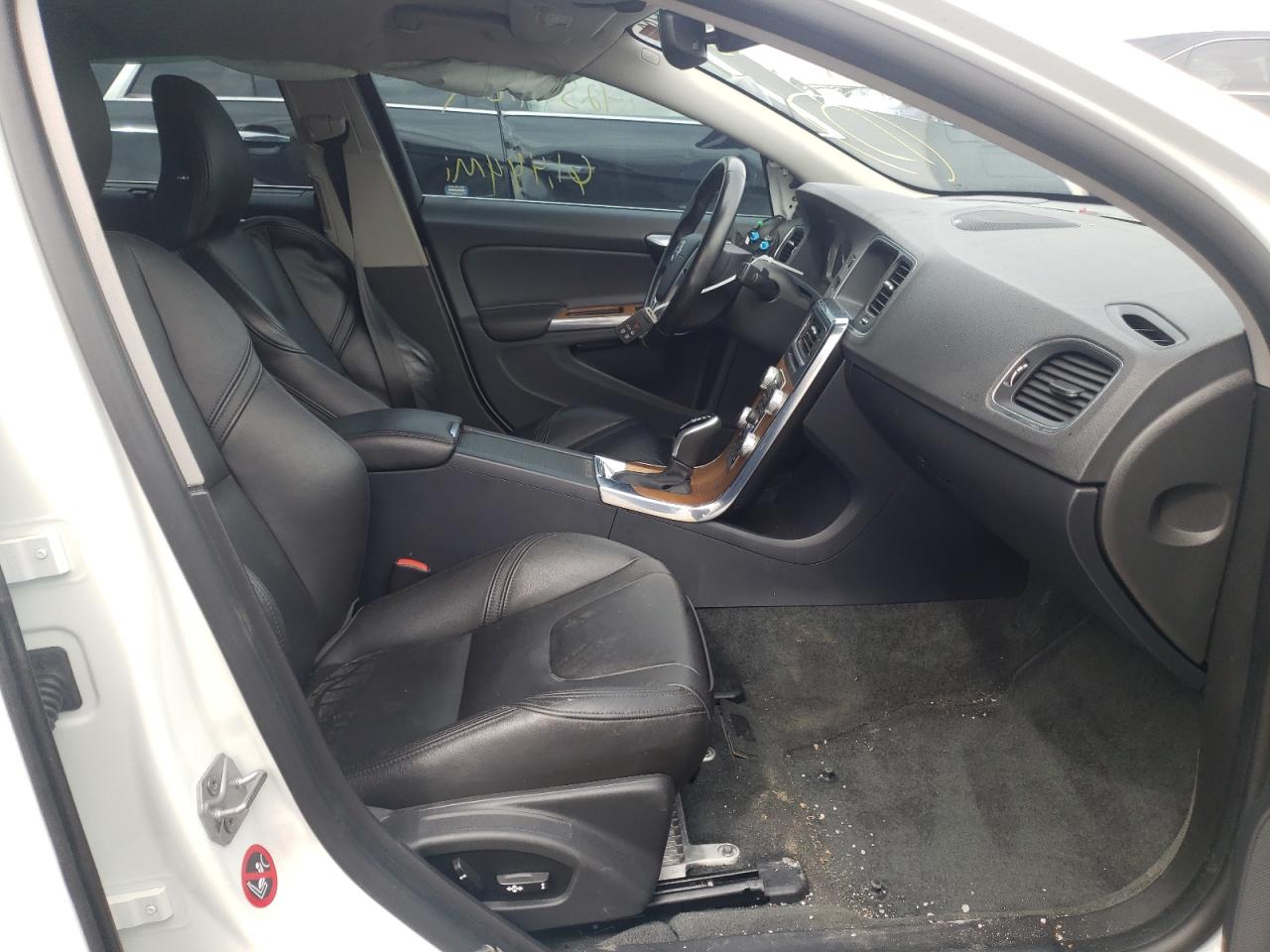 Photo 5 from auction – 2016 VOLVO S60 PLATIN with VIN LYV612TM6GB099518