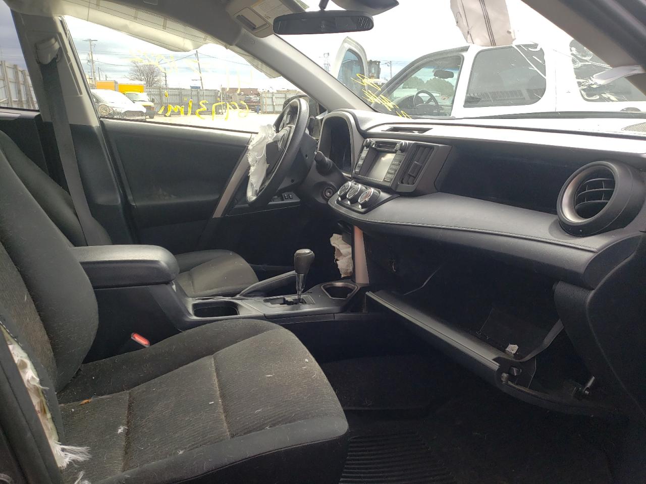 Photo 5 from auction – 2017 TOYOTA RAV4 LE with VIN JTMBFREV3HJ128447