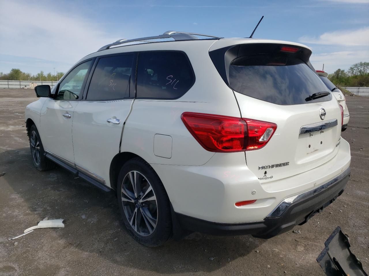 Photo 3 from auction – 2018 NISSAN PATHFINDER with VIN 5N1DR2MM7JC657180