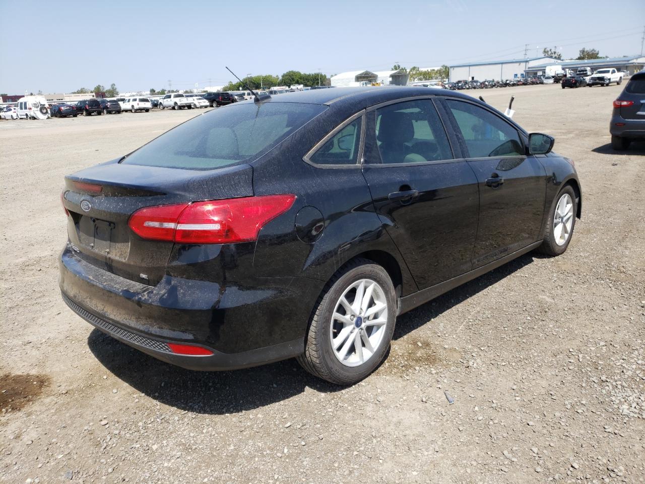 Zdjęcie 4 z aukcji – 2018 FORD FOCUS SE z VIN 1FADP3F24JL284407