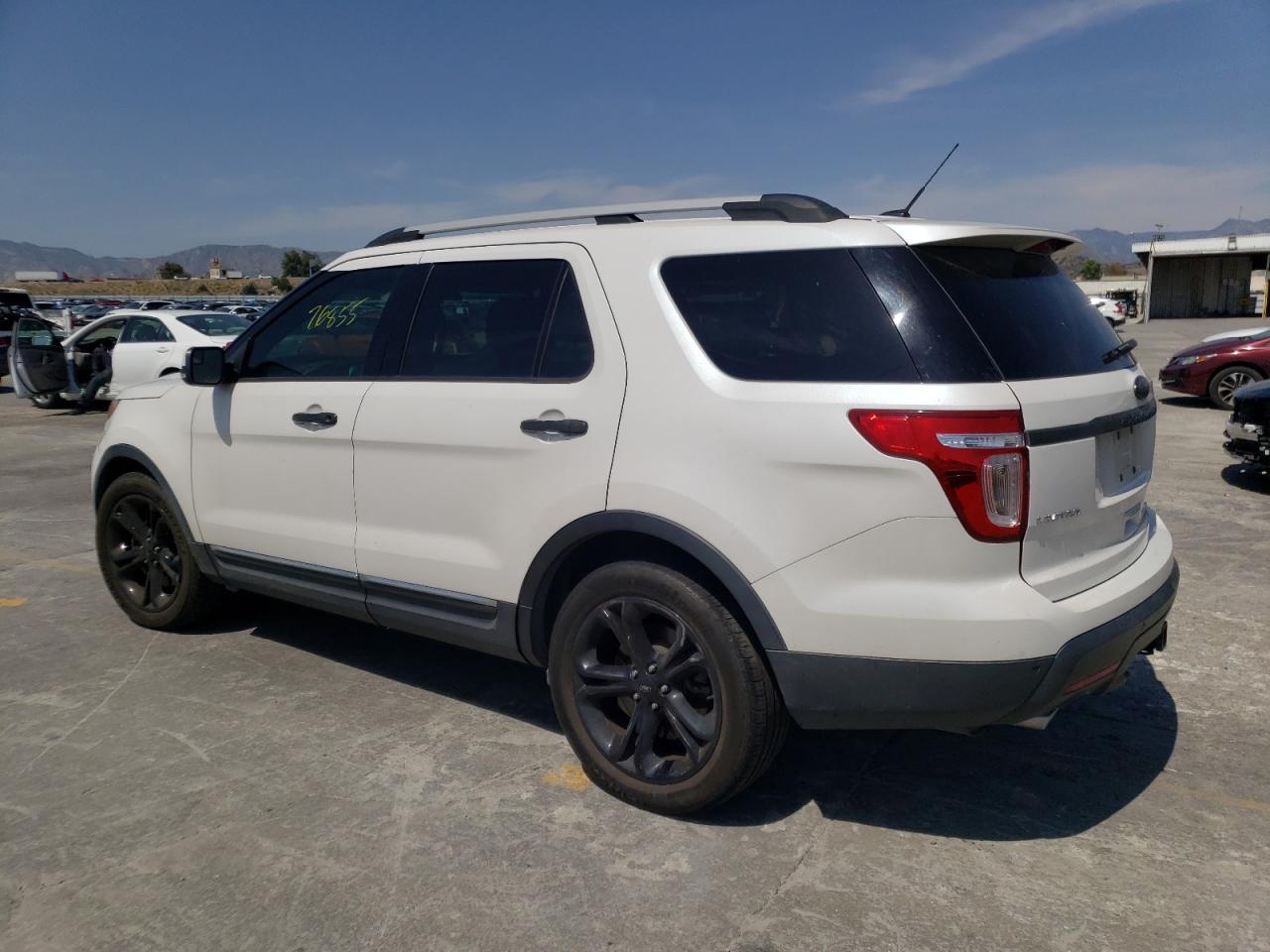 Photo 3 from auction – 2015 FORD EXPLORER L with VIN 1FM5K7F81FGB50412