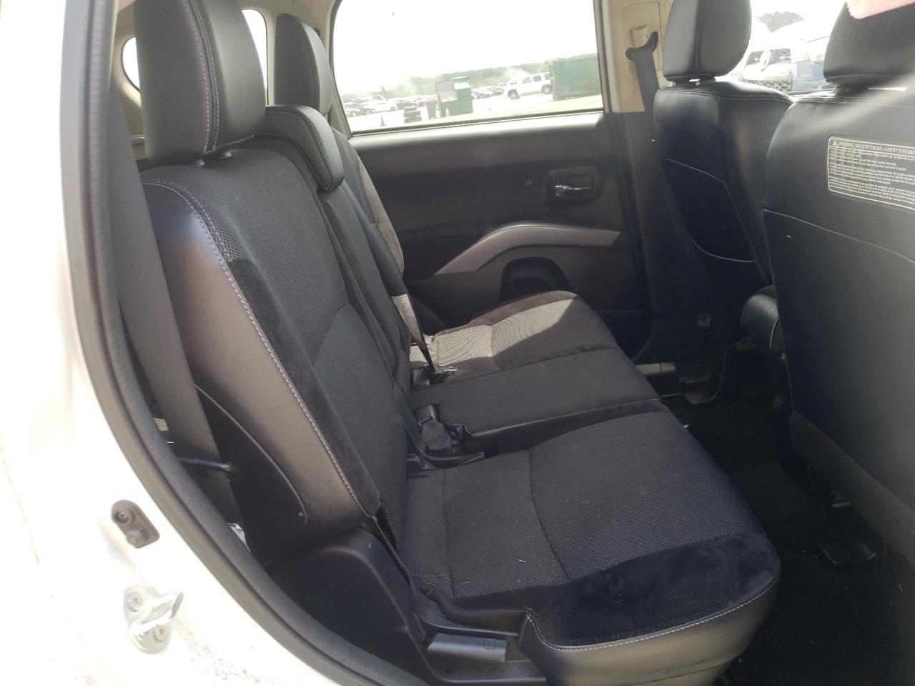 Photo 16 from auction – 2013 MITSUBISHI OUTLANDER with VIN JA4JT3AW2DU019562