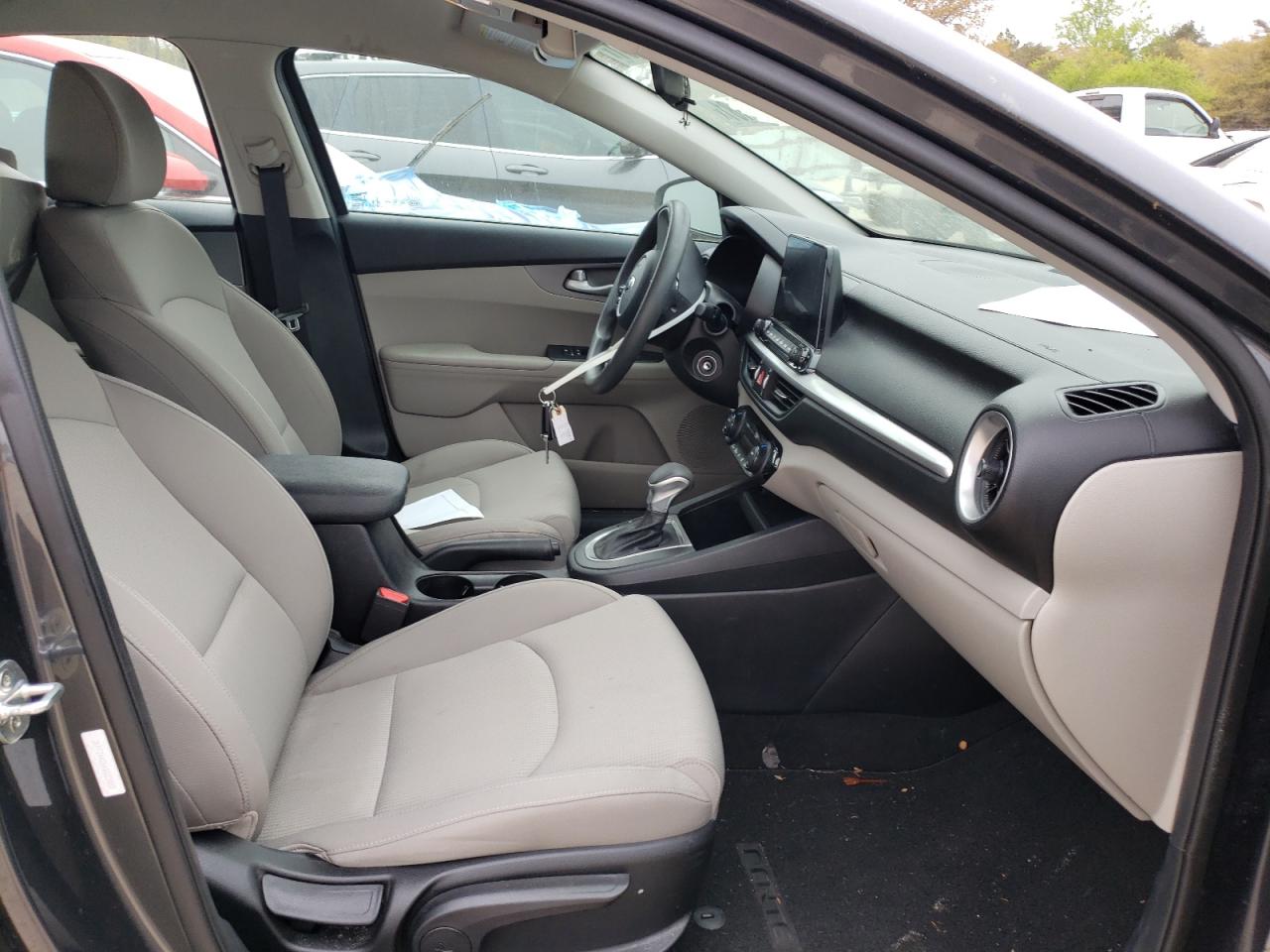 Photo 5 from auction – 2019 KIA FORTE FE with VIN 3KPF24AD6KE023483
