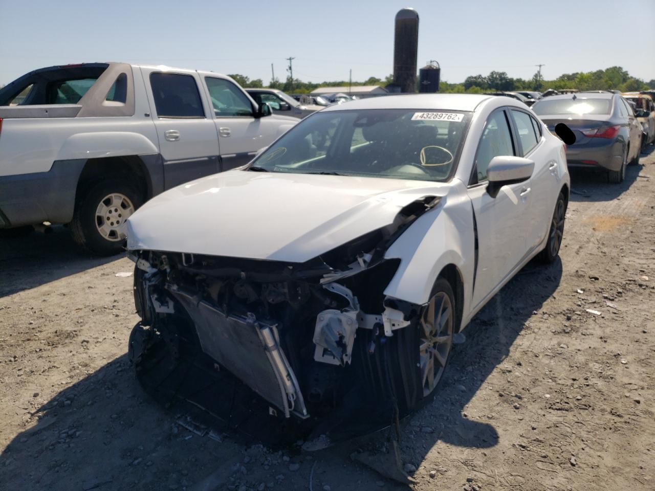 Photo 2 from auction – 2018 MAZDA 3 TOURING with VIN 3MZBN1V35JM177321