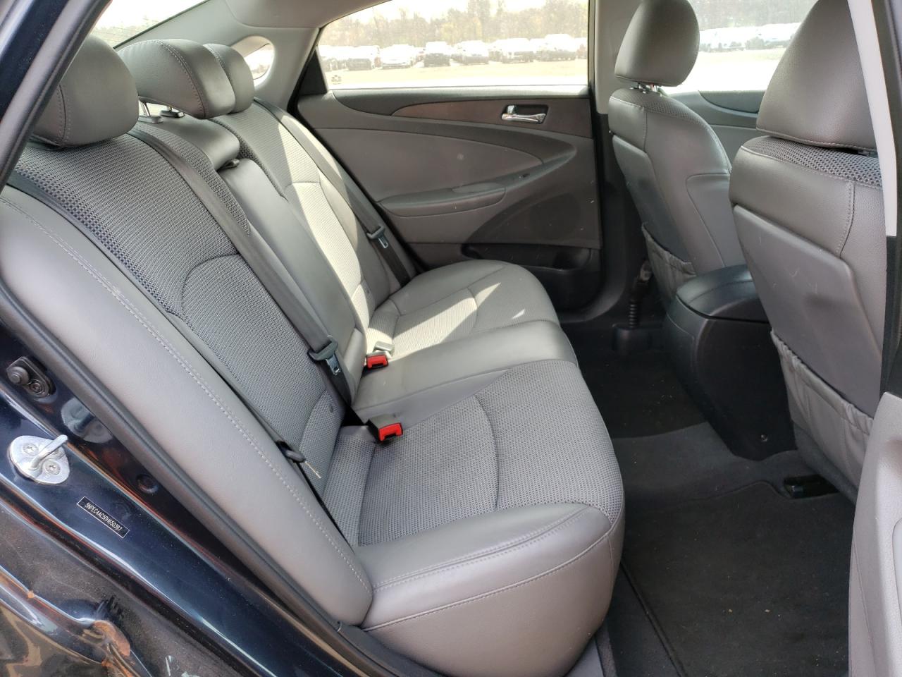 Photo 6 from auction – 2013 HYUNDAI SONATA SE with VIN 5NPEC4AC5DH650397