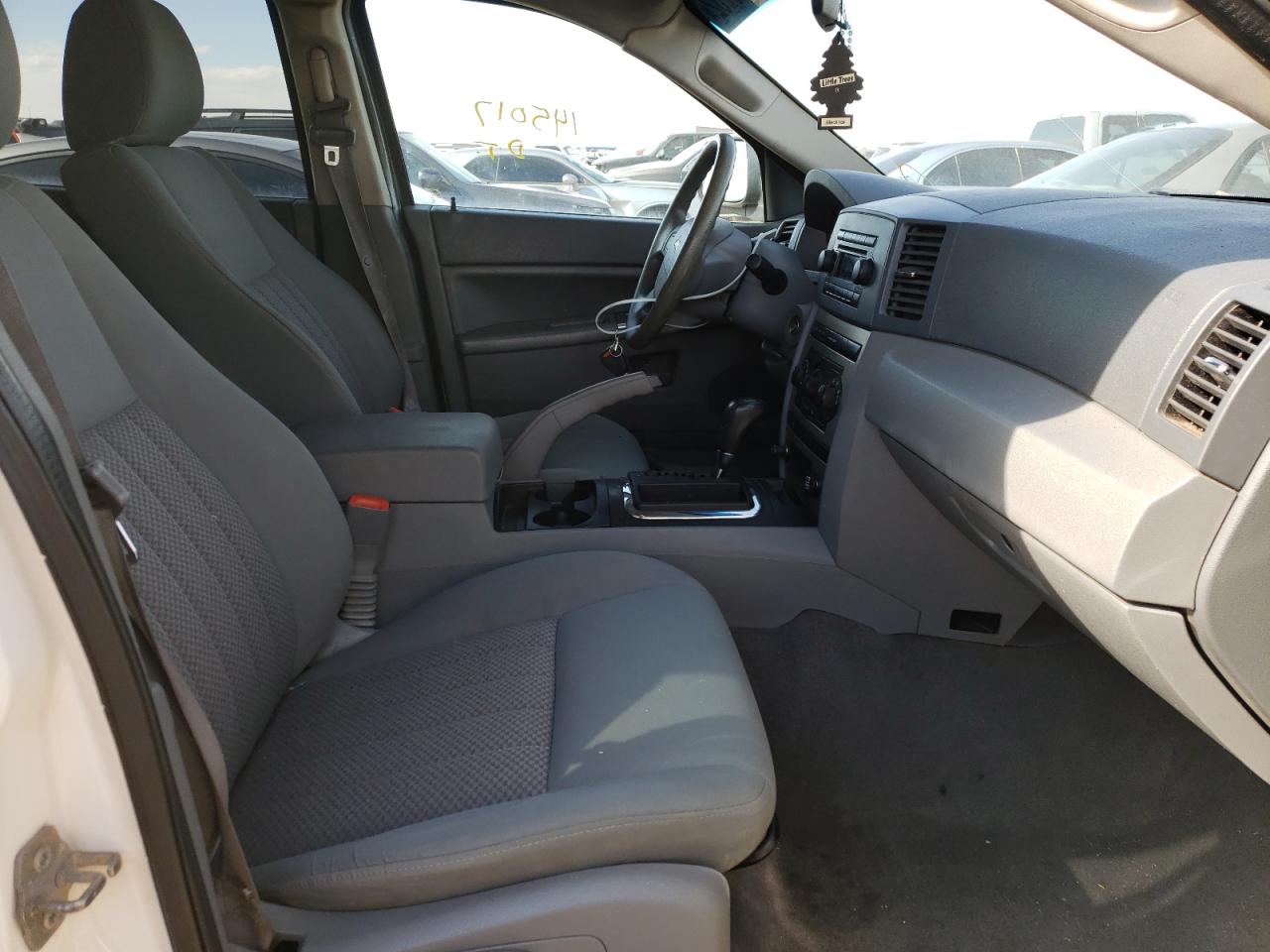 Photo 5 from auction – 2005 JEEP GRAND CHER with VIN 1J4HR58N85C716697