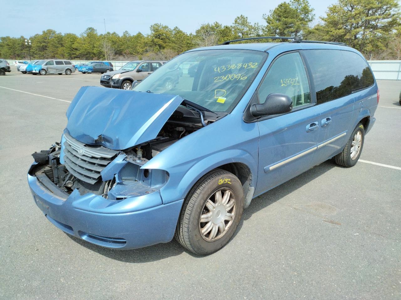 Photo 2 from auction – 2007 CHRYSLER TOWN & COU with VIN 2A4GP54L67R230096