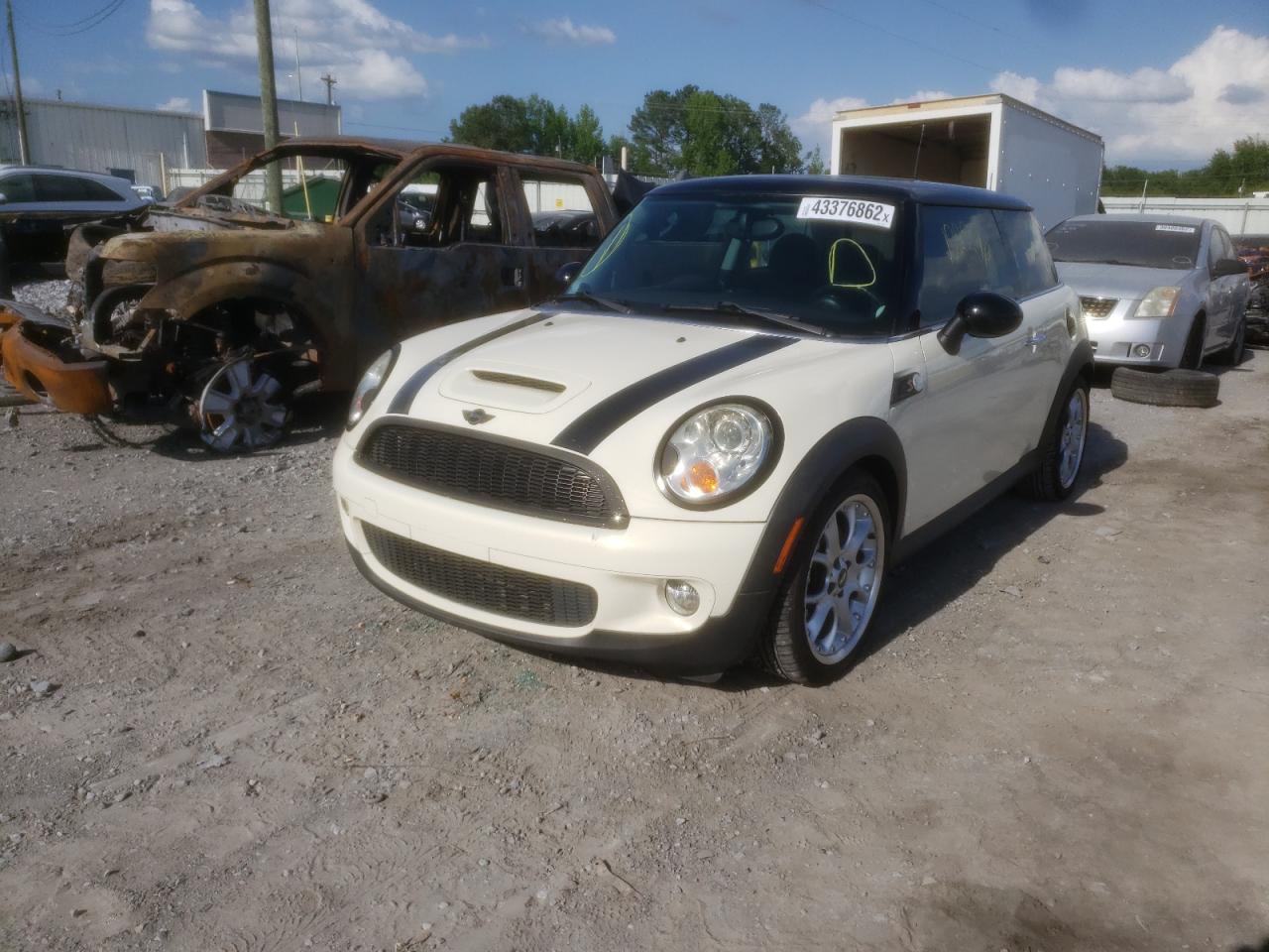 Photo 2 from auction – 2010 MINI COOPER S with VIN WMWMF7C58ATX43986