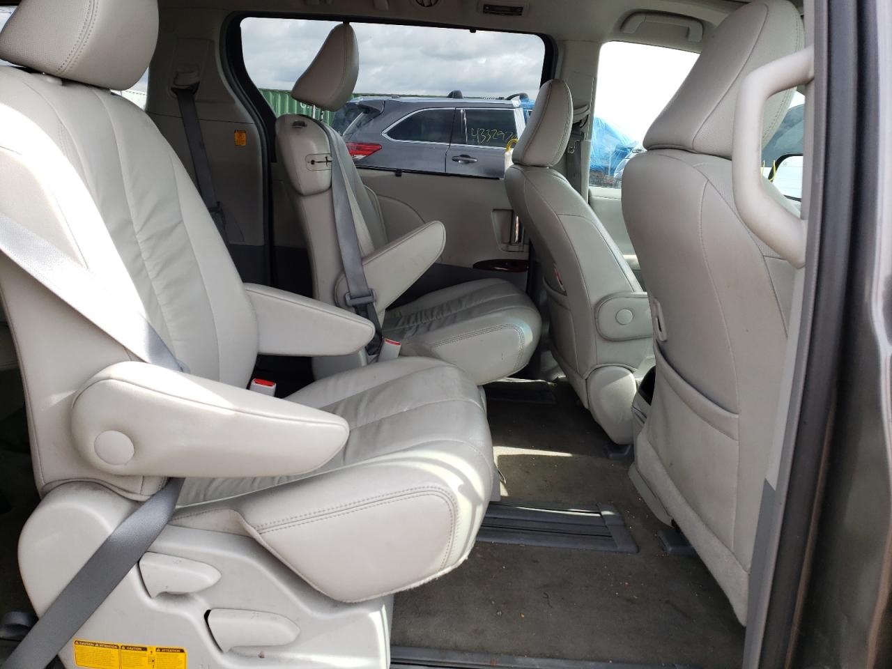 Photo 6 from auction – 2012 TOYOTA SIENNA XLE with VIN 5TDYK3DC1CS180576