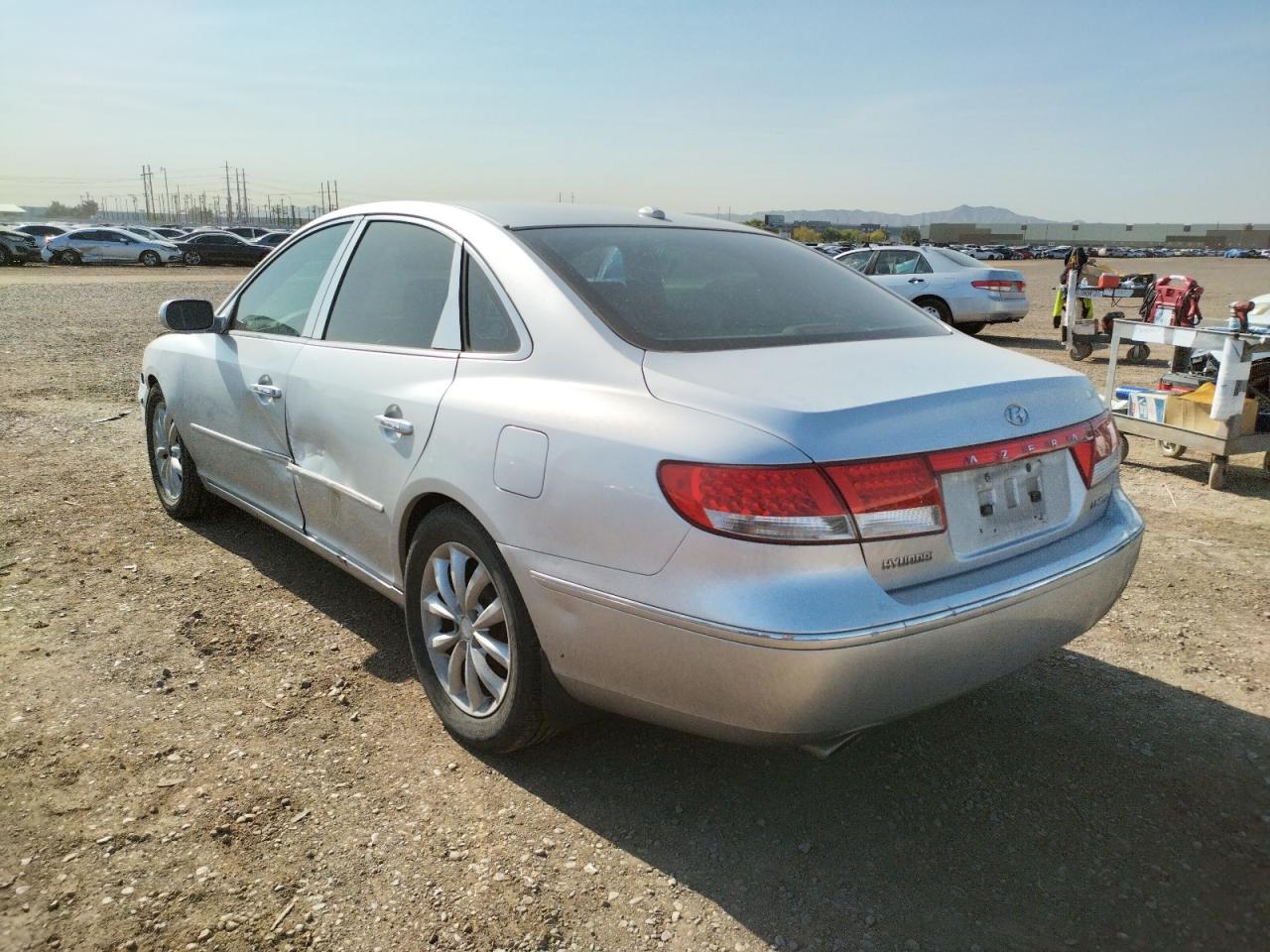 Photo 3 from auction – 2007 HYUNDAI AZERA SE with VIN KMHFC46FX7A212053