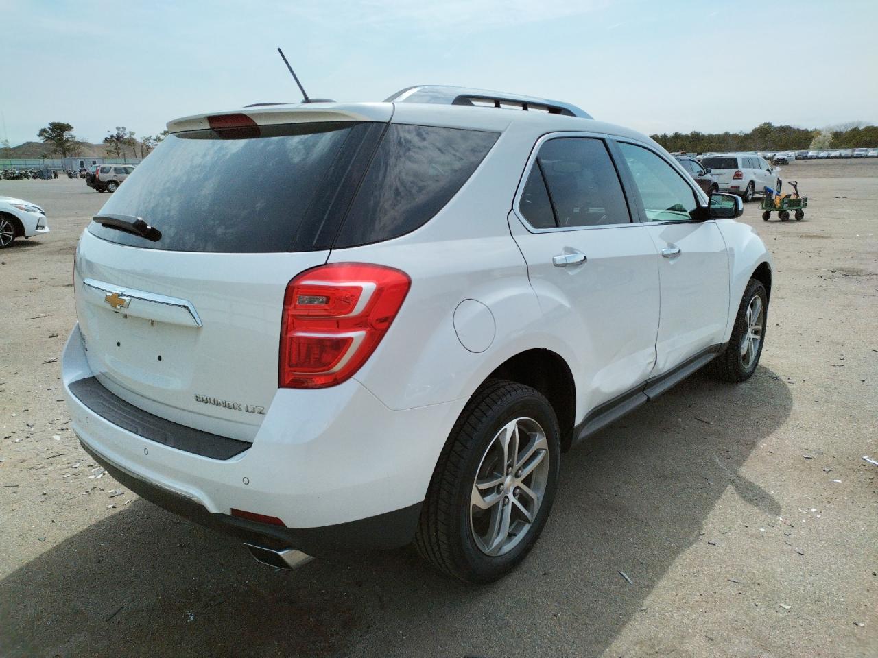 Photo 4 from auction – 2016 CHEVROLET EQUINOX LT with VIN 2GNFLGE33G6232484
