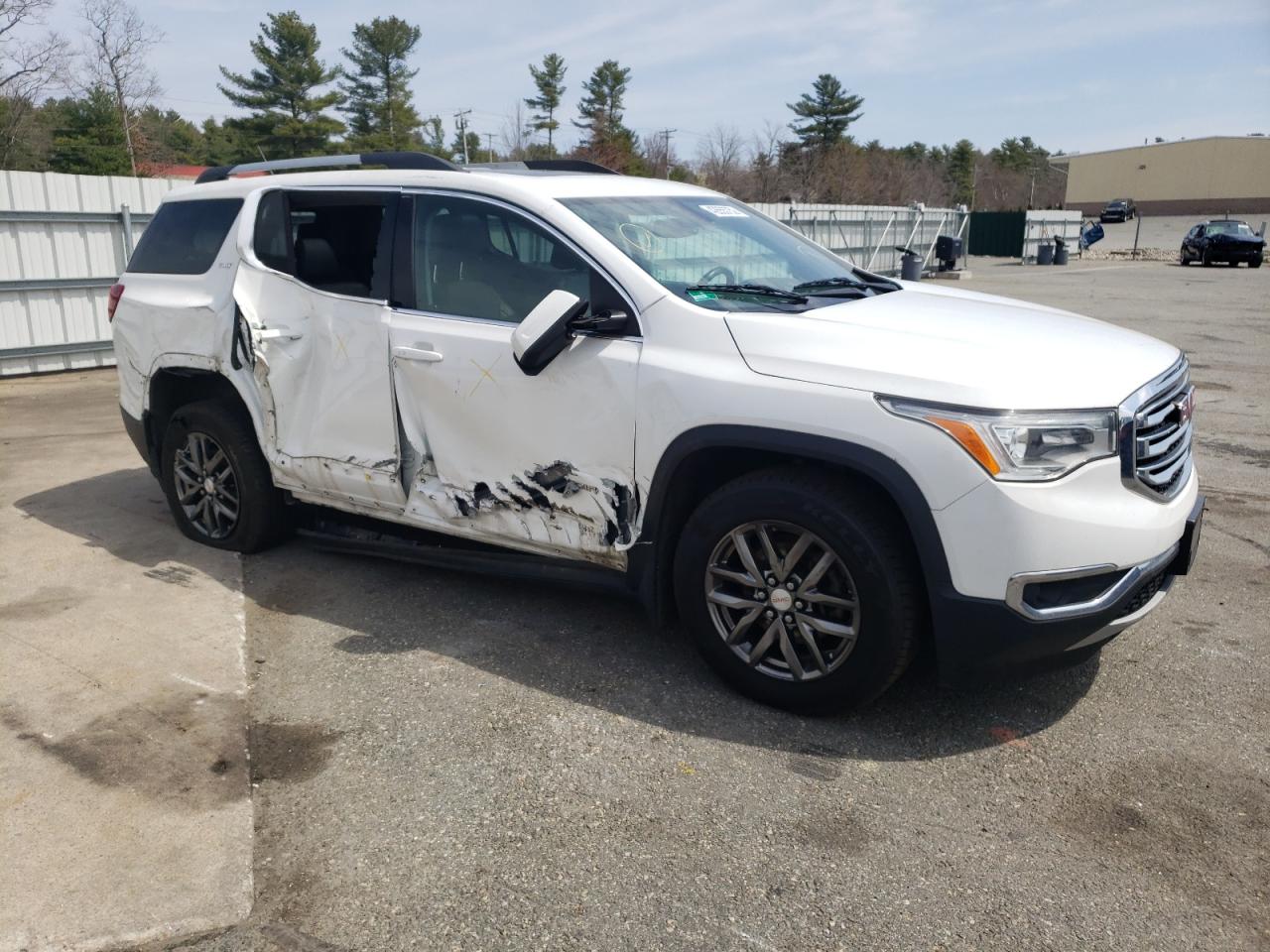 GMC ACADIA SLT 2017 with VIN 1GKKNULS3HZ135693 - Photo from auction