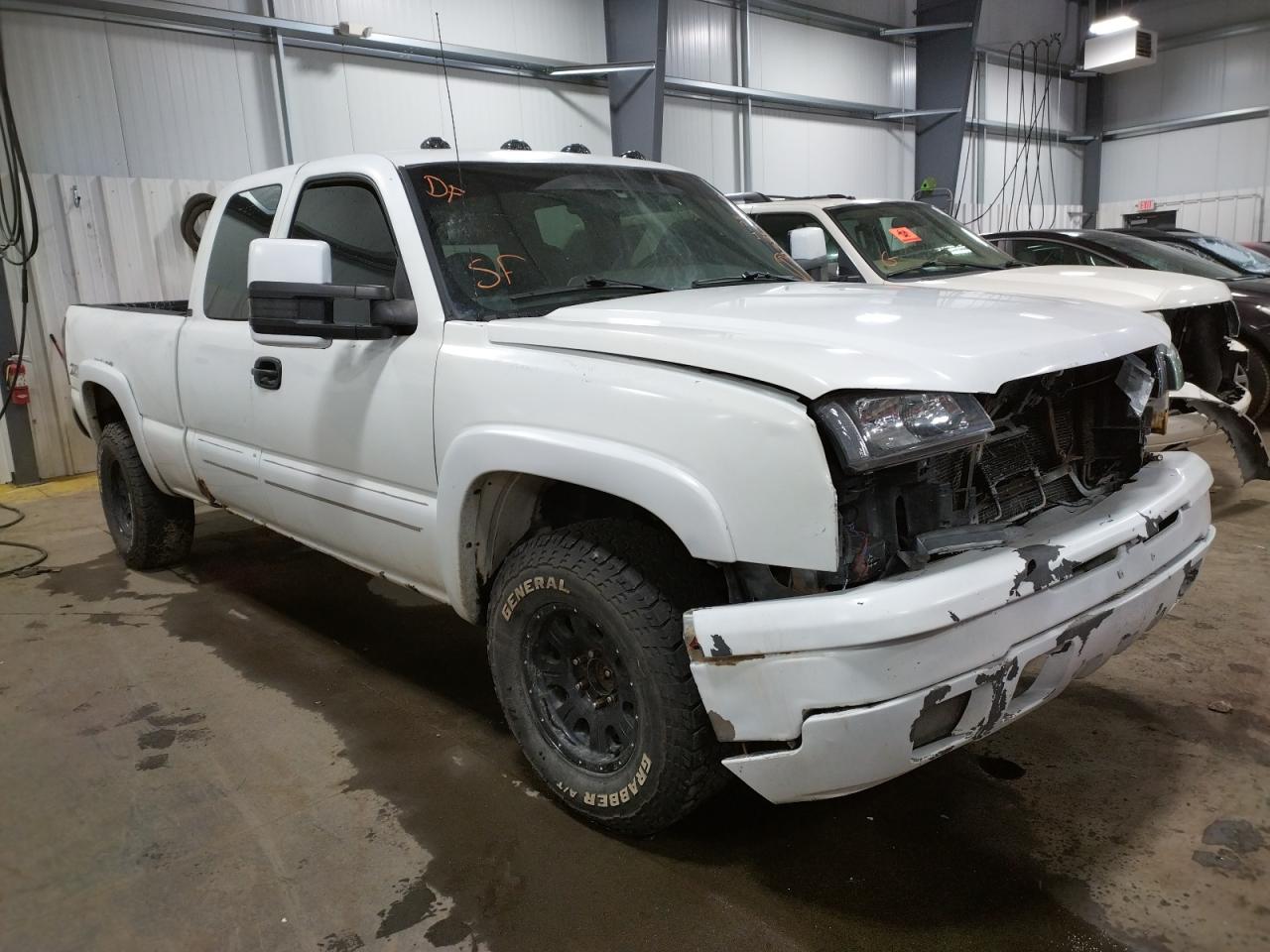 CHEVROLET SILVERADO 2004 with VIN 2GCEK19TX41227919 - Photo from auction
