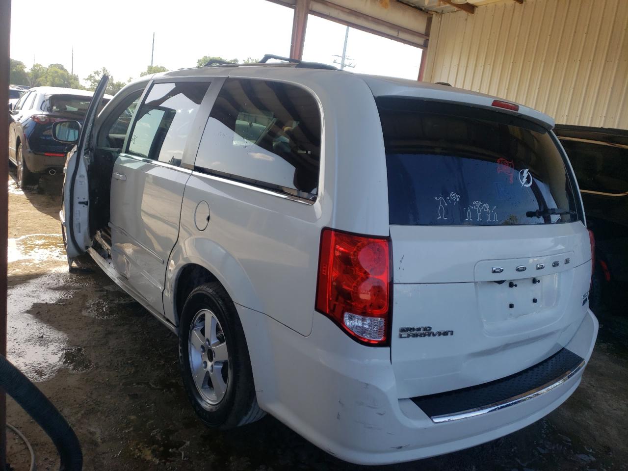 Photo 3 from auction – 2011 DODGE GRAND CARA with VIN 2D4RN5DG9BR672065