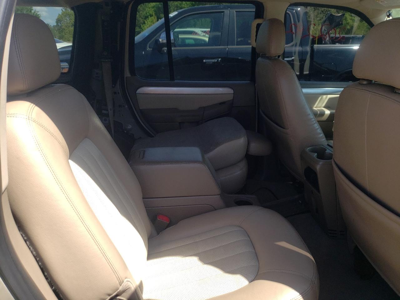 Photo 6 from auction – 2005 MERCURY MOUNTAINEE with VIN 4M2ZU66K05UJ02027