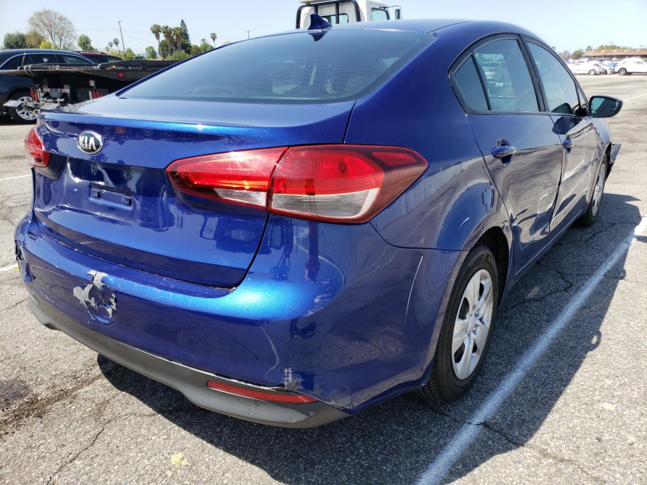 Photo 4 from auction – 2017 KIA FORTE LX with VIN 3KPFK4A72HE103897