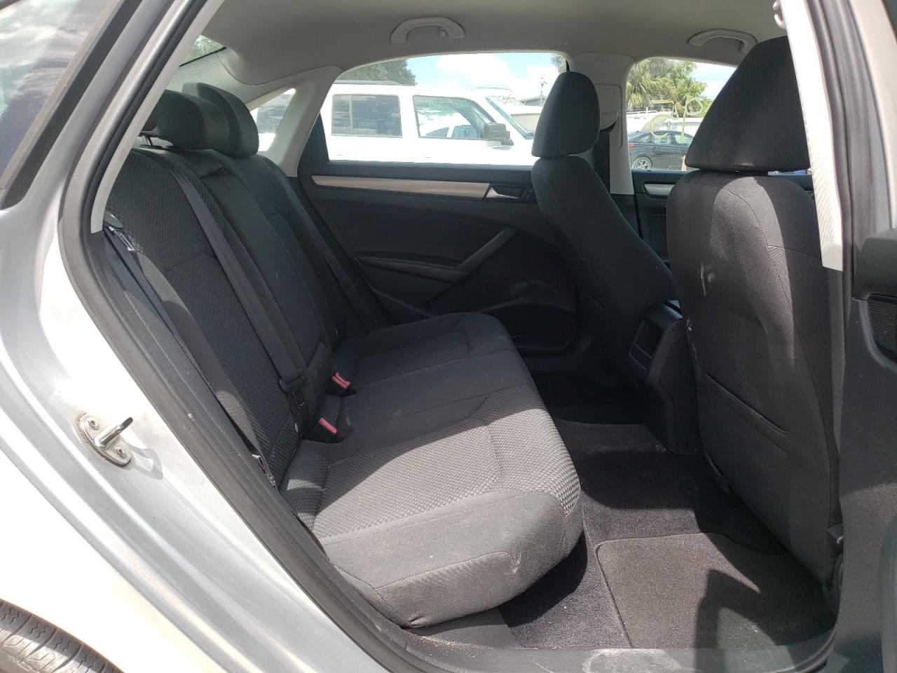 Photo 6 from auction – 2013 VOLKSWAGEN PASSAT S with VIN 1VWAP7A39DC089375