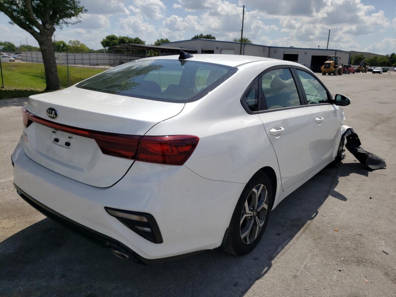 Photo 4 from auction – 2021 KIA FORTE FE with VIN 3KPF24AD3ME386147