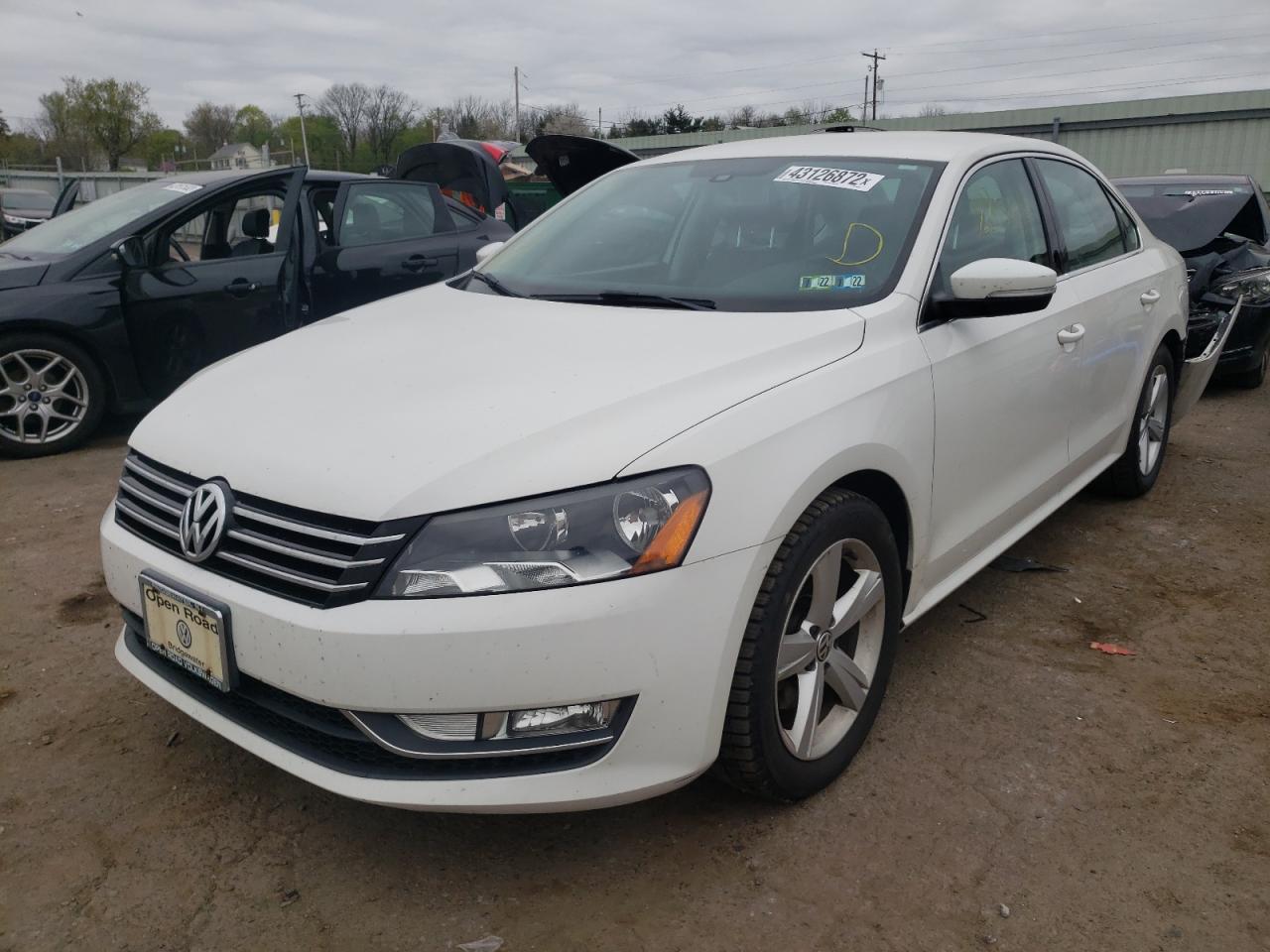 Photo 2 from auction – 2015 VOLKSWAGEN PASSAT S with VIN 1VWAT7A31FC083679
