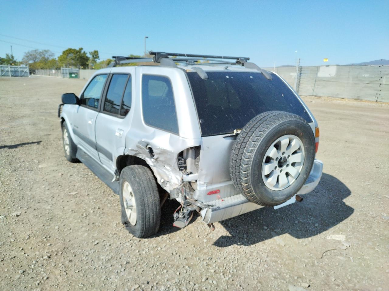 Photo 3 from auction – 1999 HONDA PASSPORT E with VIN 4S6CM58W7X4406645